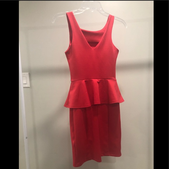 Red peplum fitted dress - Picture 2 of 2